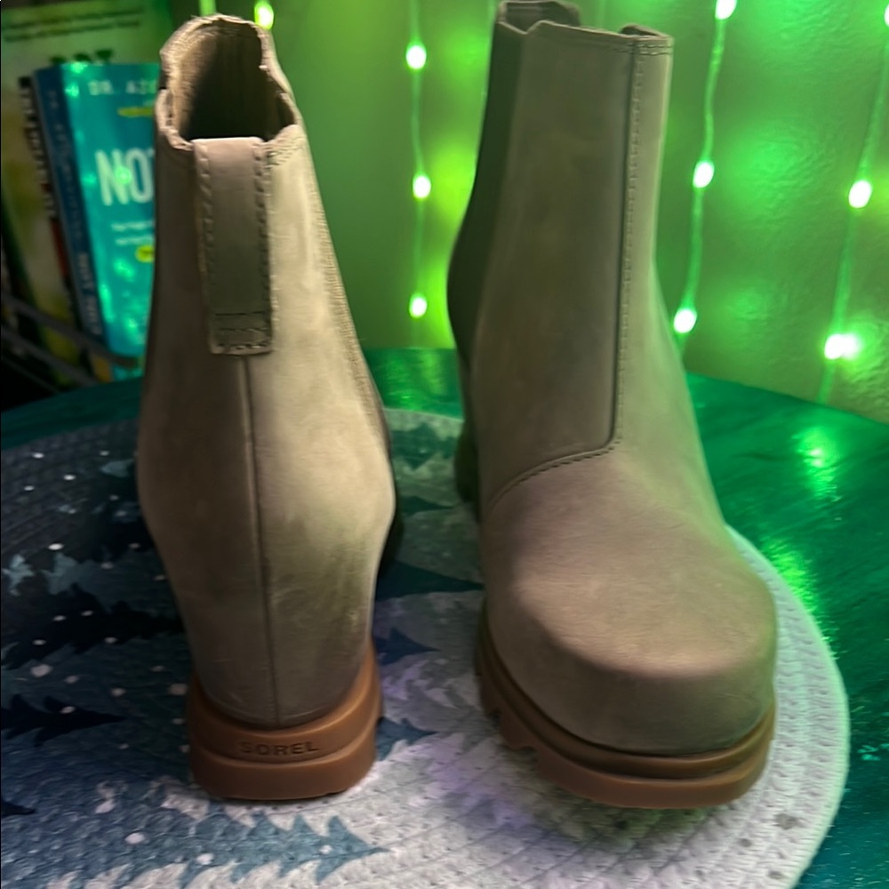Sorel Tan Ankle Boots with Suede Finish and Sturdy Sole